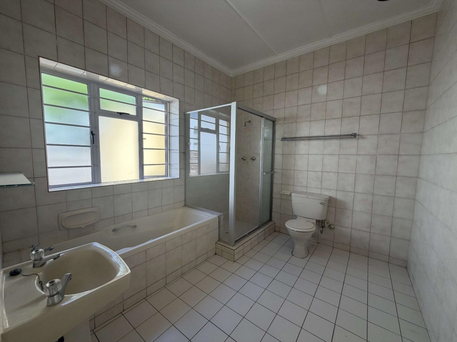 To Let 4 Bedroom Property for Rent in Rondebosch Village Western Cape